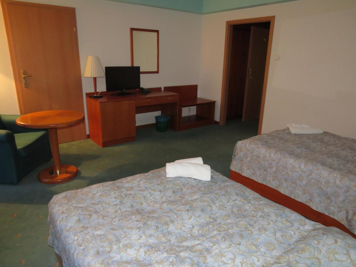 Hotel Elekt Czaplinek Esterno foto