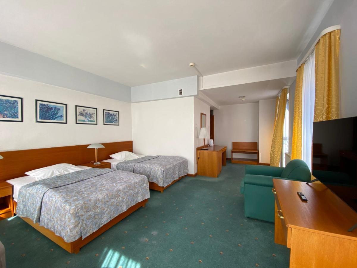 Hotel Elekt Czaplinek Esterno foto